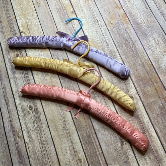 3 Vintage Soft Cushioned Satin Hangers 60s 70s Vintage Pink Purple Yellow Retro - Picture 5 of 8